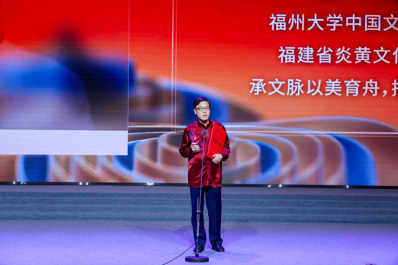 奖盛典在京举行福州文儒书院孔海钦获殊荣AG真人平台2025“最美教育人”颁(图2)